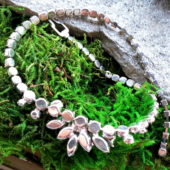 Dazzling Vintage Weiss Smoky Crystal Rhinestone Layered Bib Necklace - Picture 11 of 12